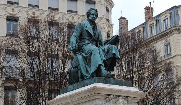 800px-Statue_Ampère_Lyon_1